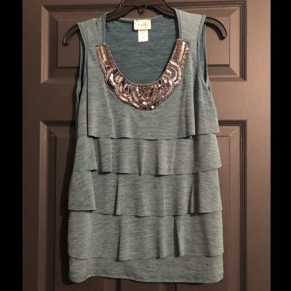 🌟🌟Woman’s Lavish size Medium top🌟🌟